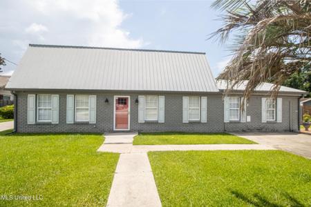 108 Boggs Circle