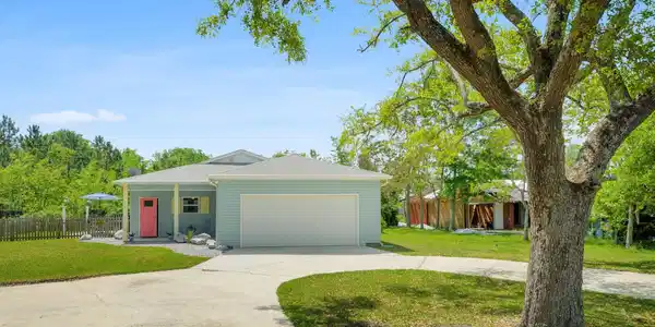 119 Lakeside Drive