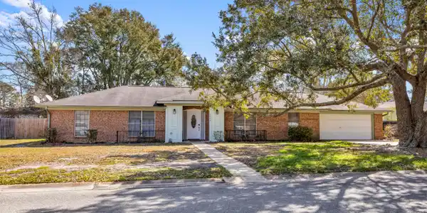 1204 Londonderry Lane