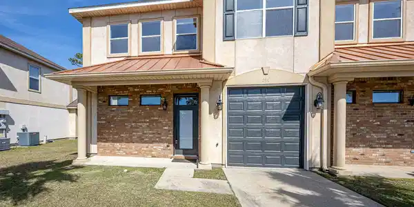 Image 4: Capri Place