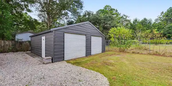 Image 3: Shed