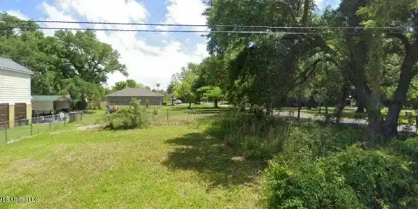204 Railroad Street E