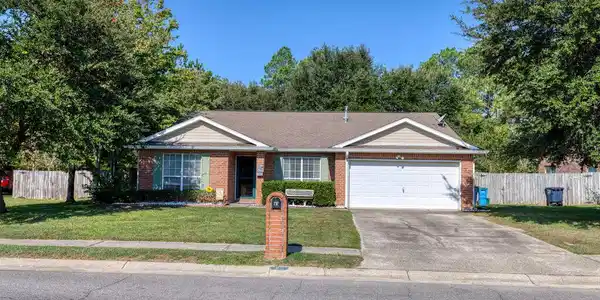 25 Lakeview Drive