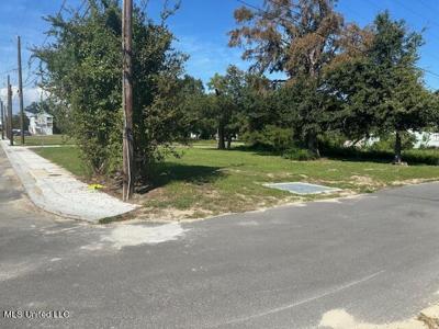 380 Meaut Street