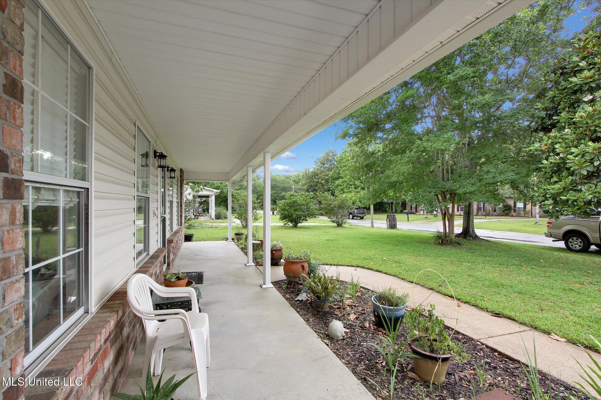 Image 4: Front Porch