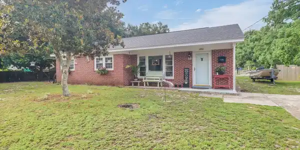 1761 Ridgeway Drive