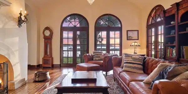 Image 4: FORMAL LIVING FABULOUS VIEWS