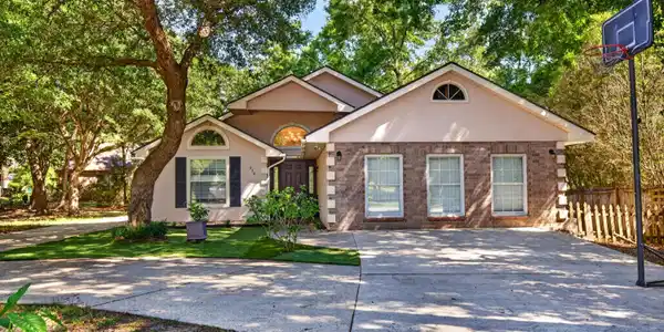 952 Kalikimaka Place