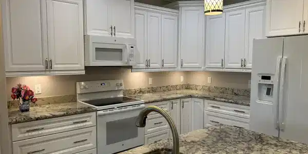 Image 4: Kitchen