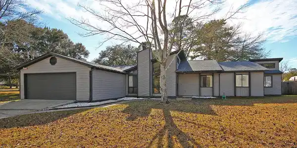 1225 King Henry Drive