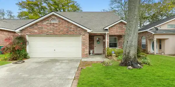 11040 Oakcrest Drive