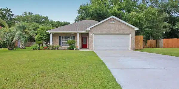 8113 Rue Hollifield