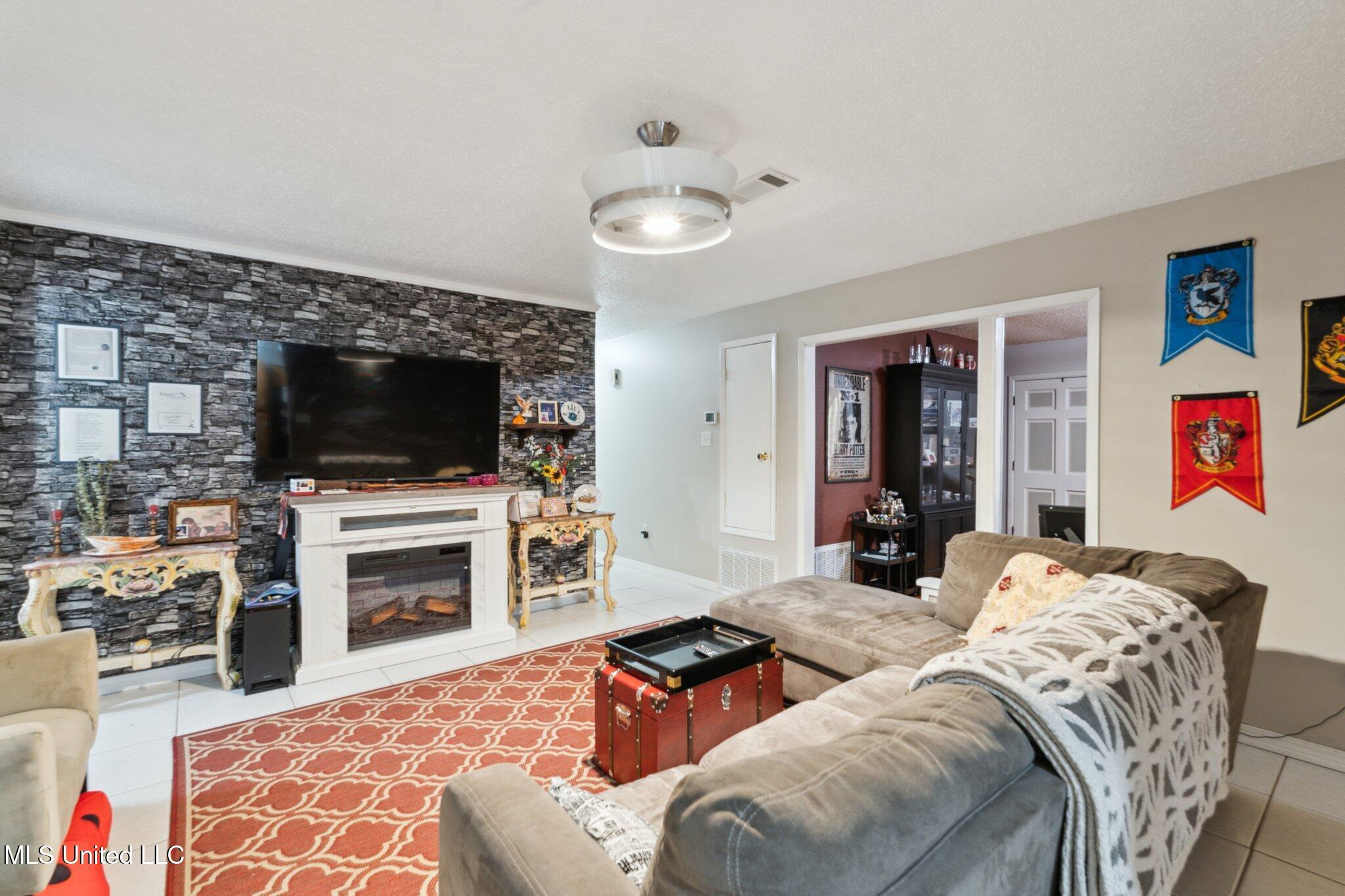 Image 4: 268 Mccool Street-4