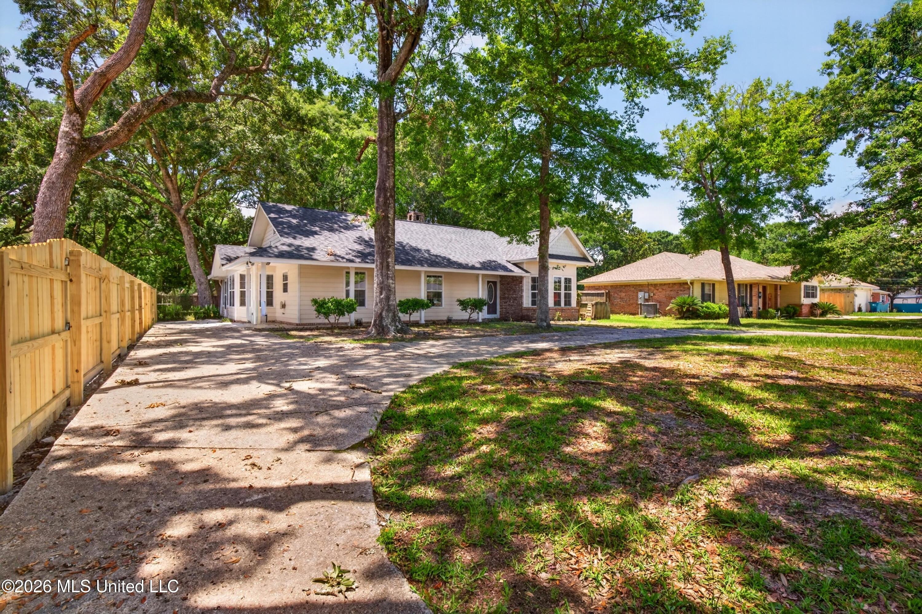 Image 4: 2621BeachviewDr.-4