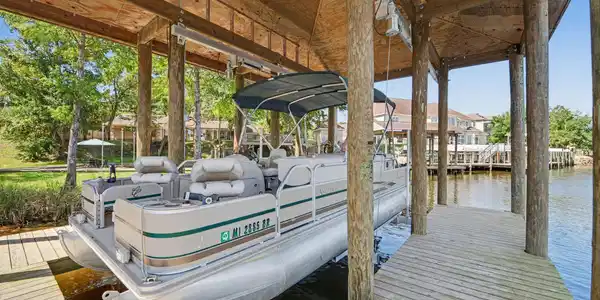 Image 3: Boat house