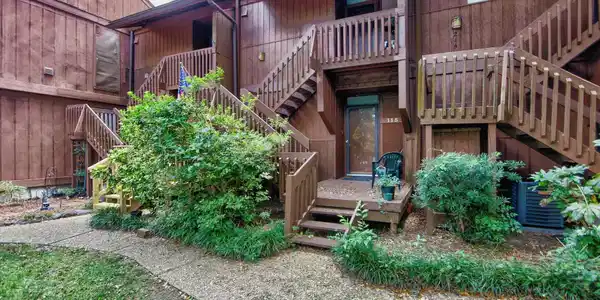 215 Lakeside Villa