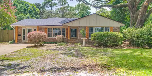 21 Woodglen Drive