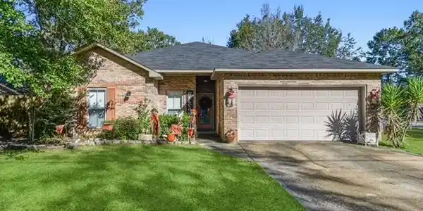 9008 Live Oak Avenue