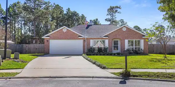 30 Lakeview Court