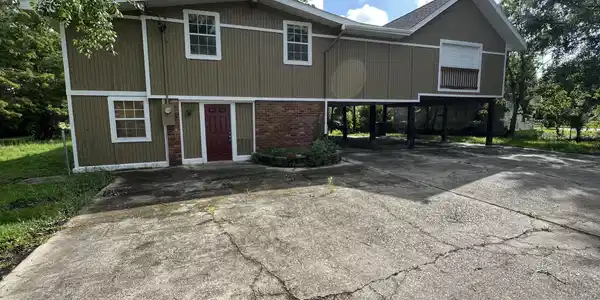 2139 Hollywood Drive