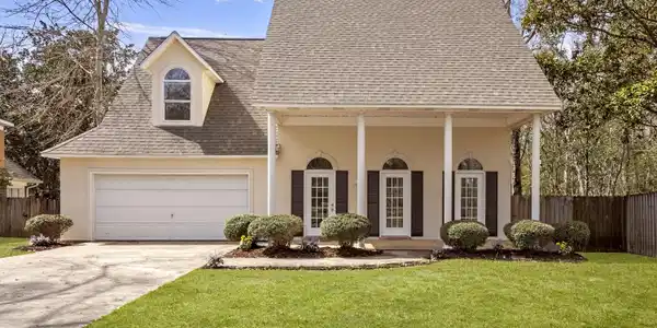 805 Woodglen Drive
