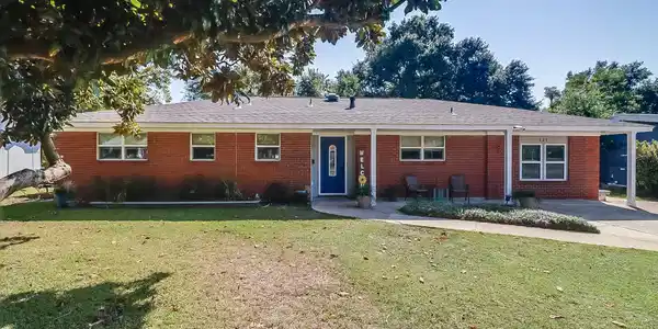 121 Woodglen Drive
