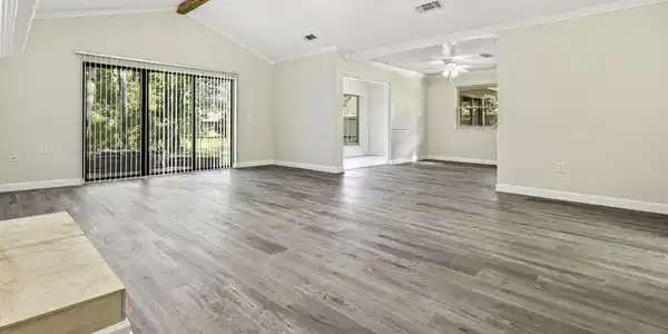 Image 3: 6-web-or-mls-Pecan Pl (10)