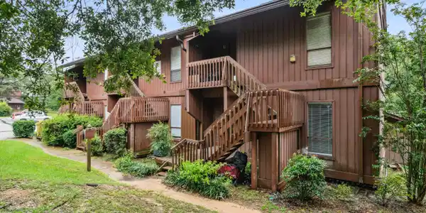133 Lakeside Villa Building F