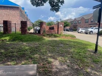 210 Armand Oaks