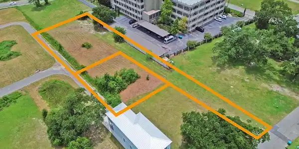 Image 3: Double lot near beach