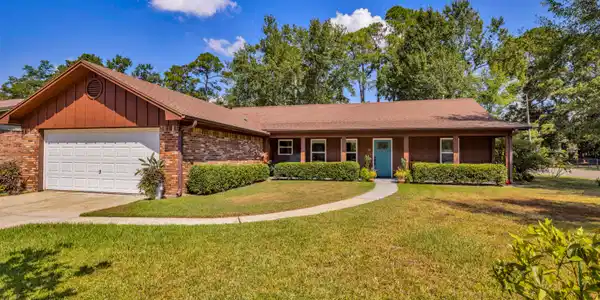 11 Royal Drive