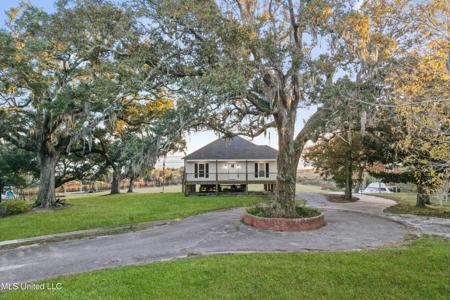 2100 Soundview Drive