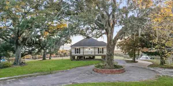 2100 Soundview Drive