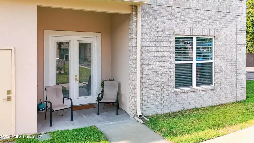 Image 1: 225WinterGarden-25