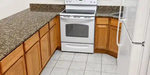 Image 4: Kitchen