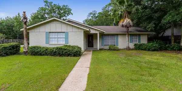 2201 Sandalwood Place