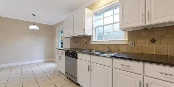 Image 2: Kitchen