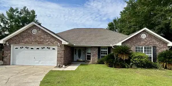 833 Heron Cove