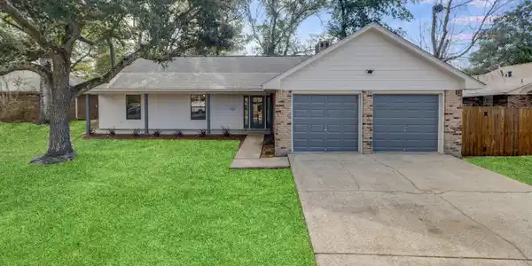 2902 Oakridge Pl