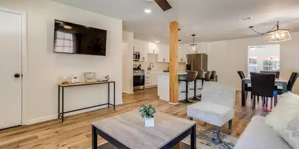 Image 2: Open Living Area