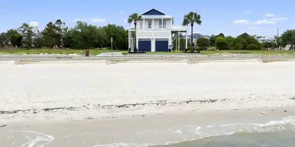 898 W Beach Boulevard
