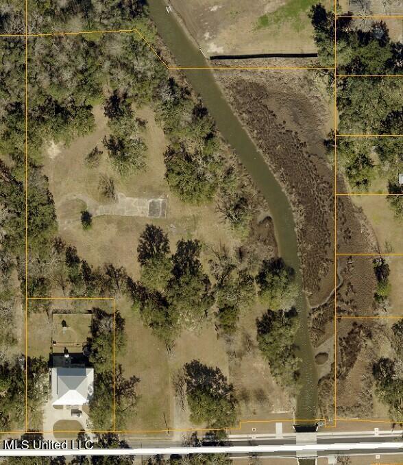 Image 2: Approx Lot Lines