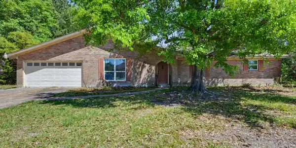 1204 De La Pointe Drive