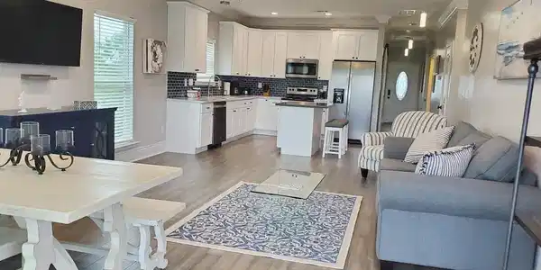 Image 3: Living Room