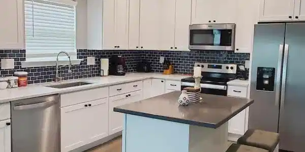 Image 4: Kitchen