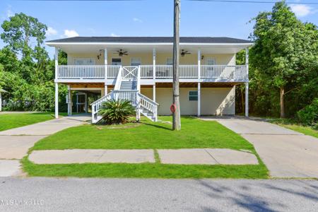 109 N Bourgeois Street