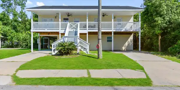 109 N Bourgeois Street