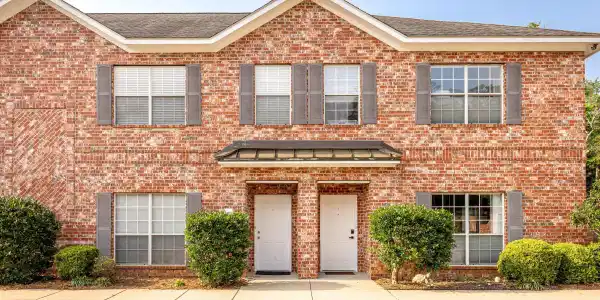 102 Armand Oaks