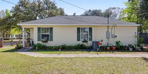 Image 3: side of house