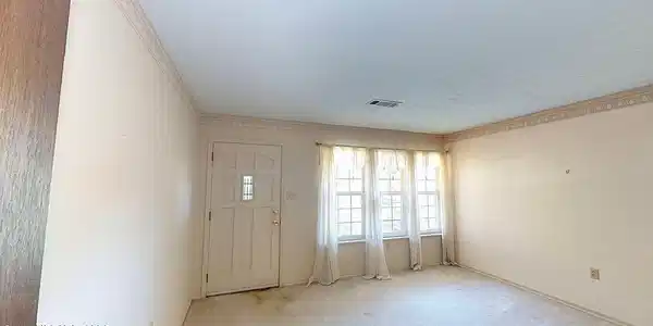 Image 4: Front room